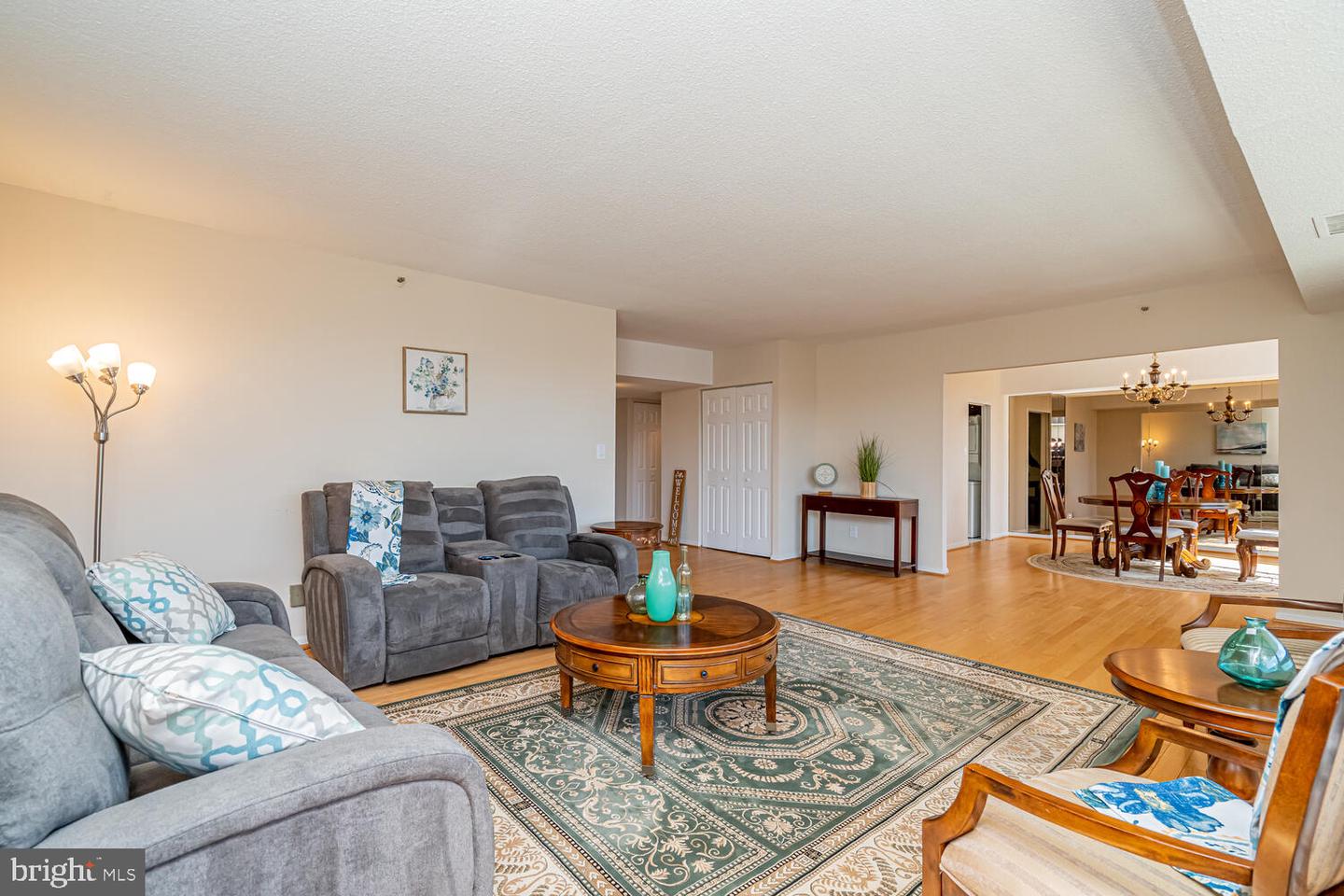 3713 S GEORGE MASON DR #305, FALLS CHURCH, Virginia 22041, 3 Bedrooms Bedrooms, ,2 BathroomsBathrooms,Residential,For sale,3713 S GEORGE MASON DR #305,VAFX2293080 MLS # VAFX2293080