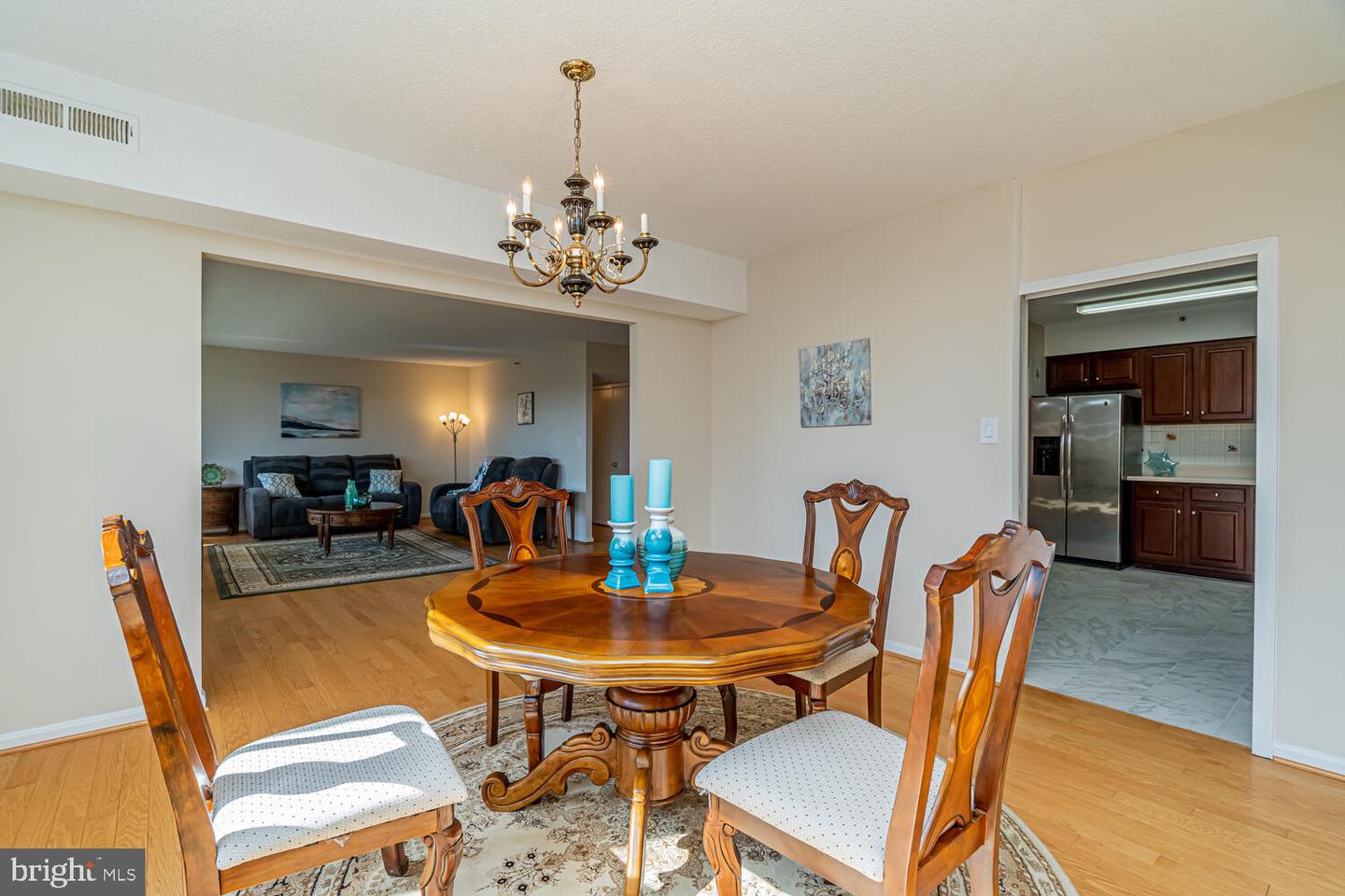 3713 S GEORGE MASON DR #305, FALLS CHURCH, Virginia 22041, 3 Bedrooms Bedrooms, ,2 BathroomsBathrooms,Residential,For sale,3713 S GEORGE MASON DR #305,VAFX2293080 MLS # VAFX2293080