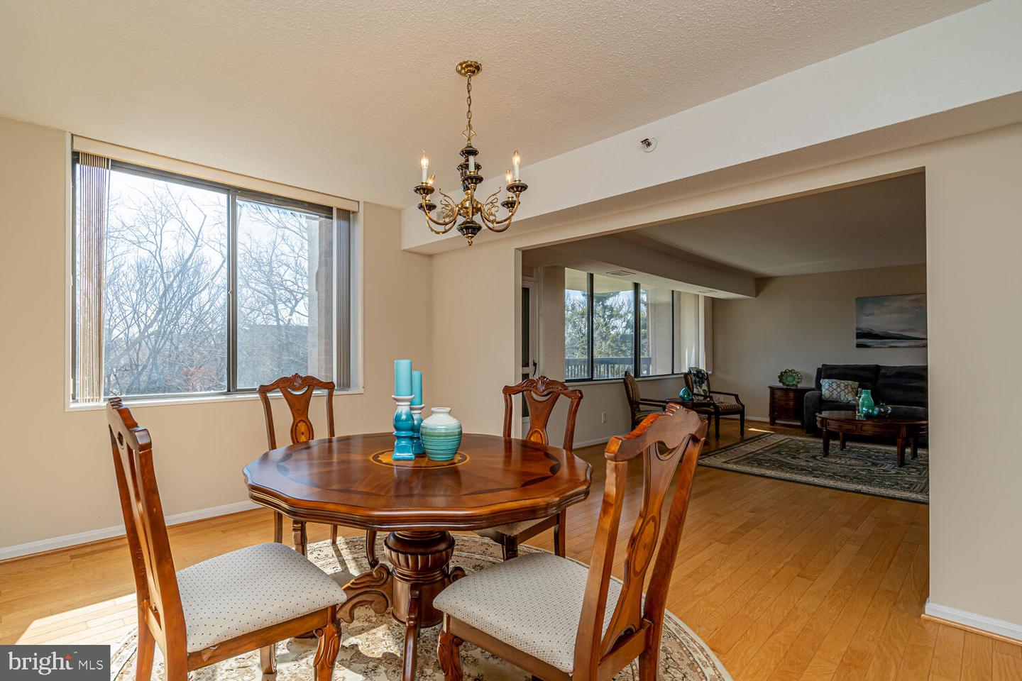 3713 S GEORGE MASON DR #305, FALLS CHURCH, Virginia 22041, 3 Bedrooms Bedrooms, ,2 BathroomsBathrooms,Residential,For sale,3713 S GEORGE MASON DR #305,VAFX2293080 MLS # VAFX2293080