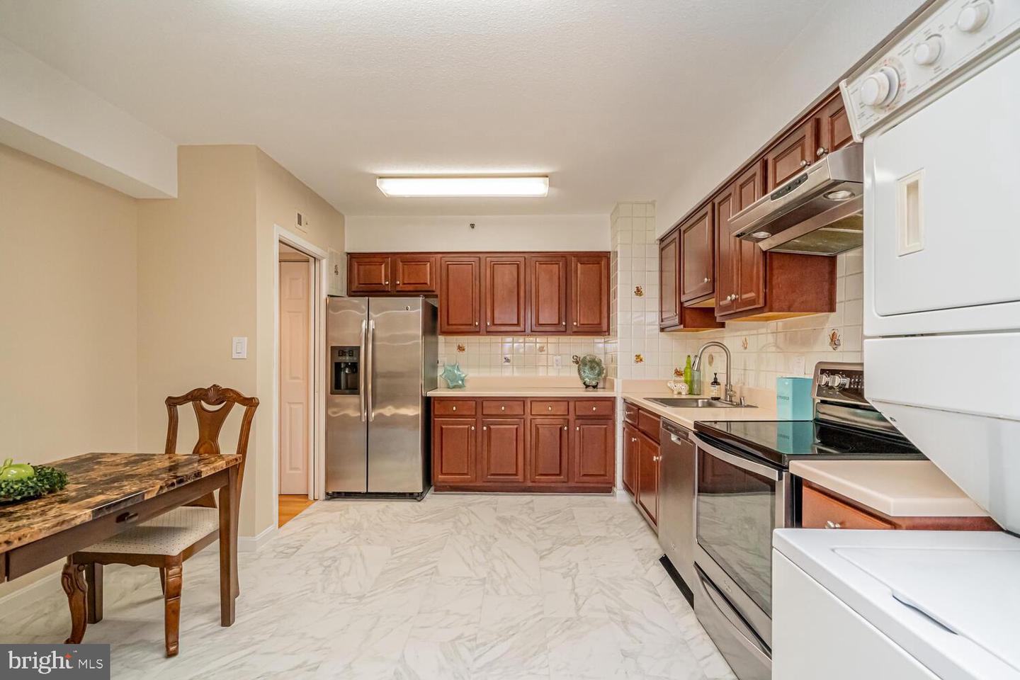 3713 S GEORGE MASON DR #305, FALLS CHURCH, Virginia 22041, 3 Bedrooms Bedrooms, ,2 BathroomsBathrooms,Residential,For sale,3713 S GEORGE MASON DR #305,VAFX2293080 MLS # VAFX2293080