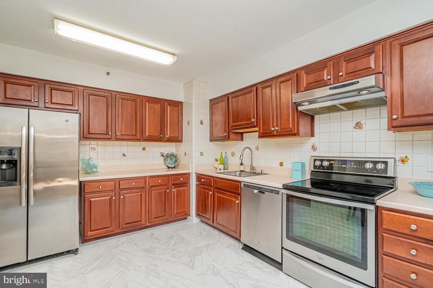 3713 S GEORGE MASON DR #305, FALLS CHURCH, Virginia 22041, 3 Bedrooms Bedrooms, ,2 BathroomsBathrooms,Residential,For sale,3713 S GEORGE MASON DR #305,VAFX2293080 MLS # VAFX2293080