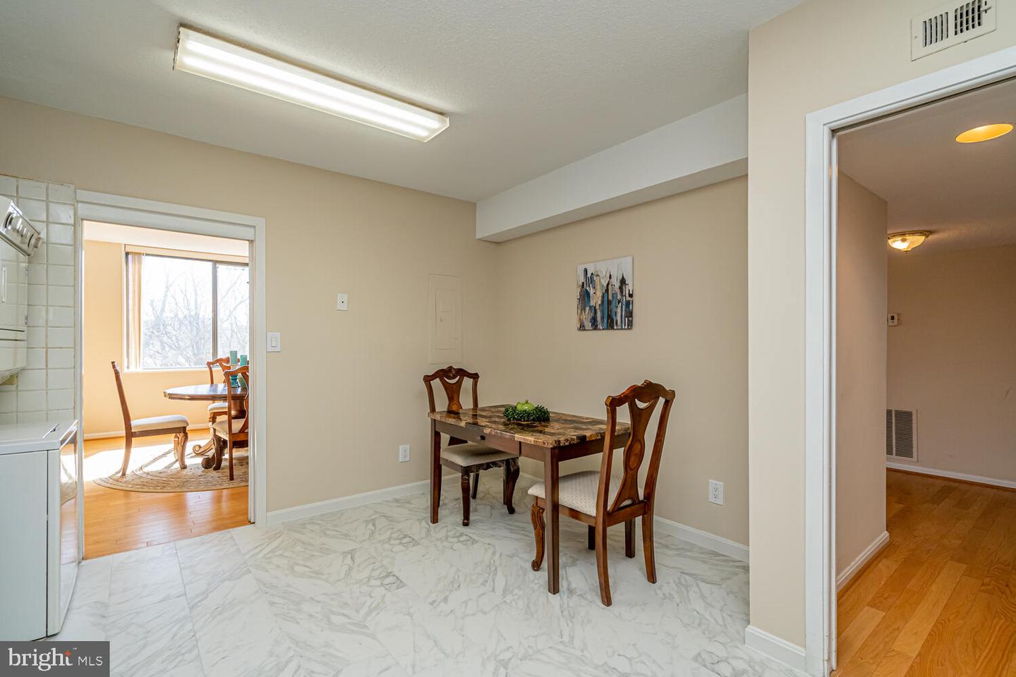 3713 S GEORGE MASON DR #305, FALLS CHURCH, Virginia 22041, 3 Bedrooms Bedrooms, ,2 BathroomsBathrooms,Residential,For sale,3713 S GEORGE MASON DR #305,VAFX2293080 MLS # VAFX2293080