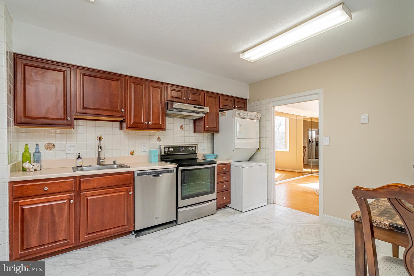 3713 S GEORGE MASON DR #305, FALLS CHURCH, Virginia 22041, 3 Bedrooms Bedrooms, ,2 BathroomsBathrooms,Residential,For sale,3713 S GEORGE MASON DR #305,VAFX2293080 MLS # VAFX2293080