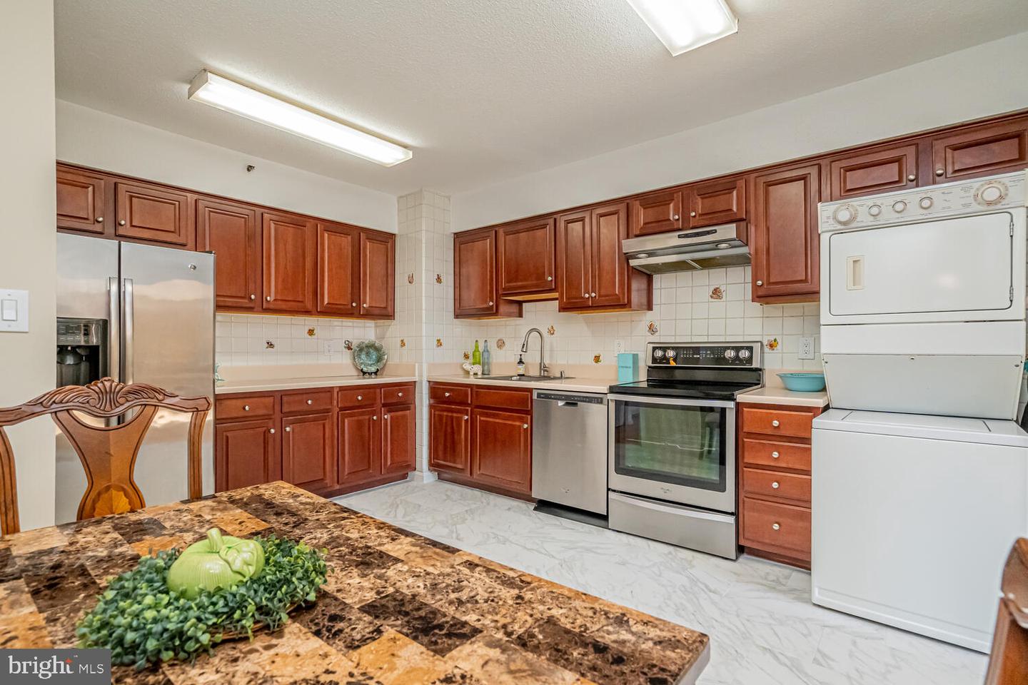 3713 S GEORGE MASON DR #305, FALLS CHURCH, Virginia 22041, 3 Bedrooms Bedrooms, ,2 BathroomsBathrooms,Residential,For sale,3713 S GEORGE MASON DR #305,VAFX2293080 MLS # VAFX2293080