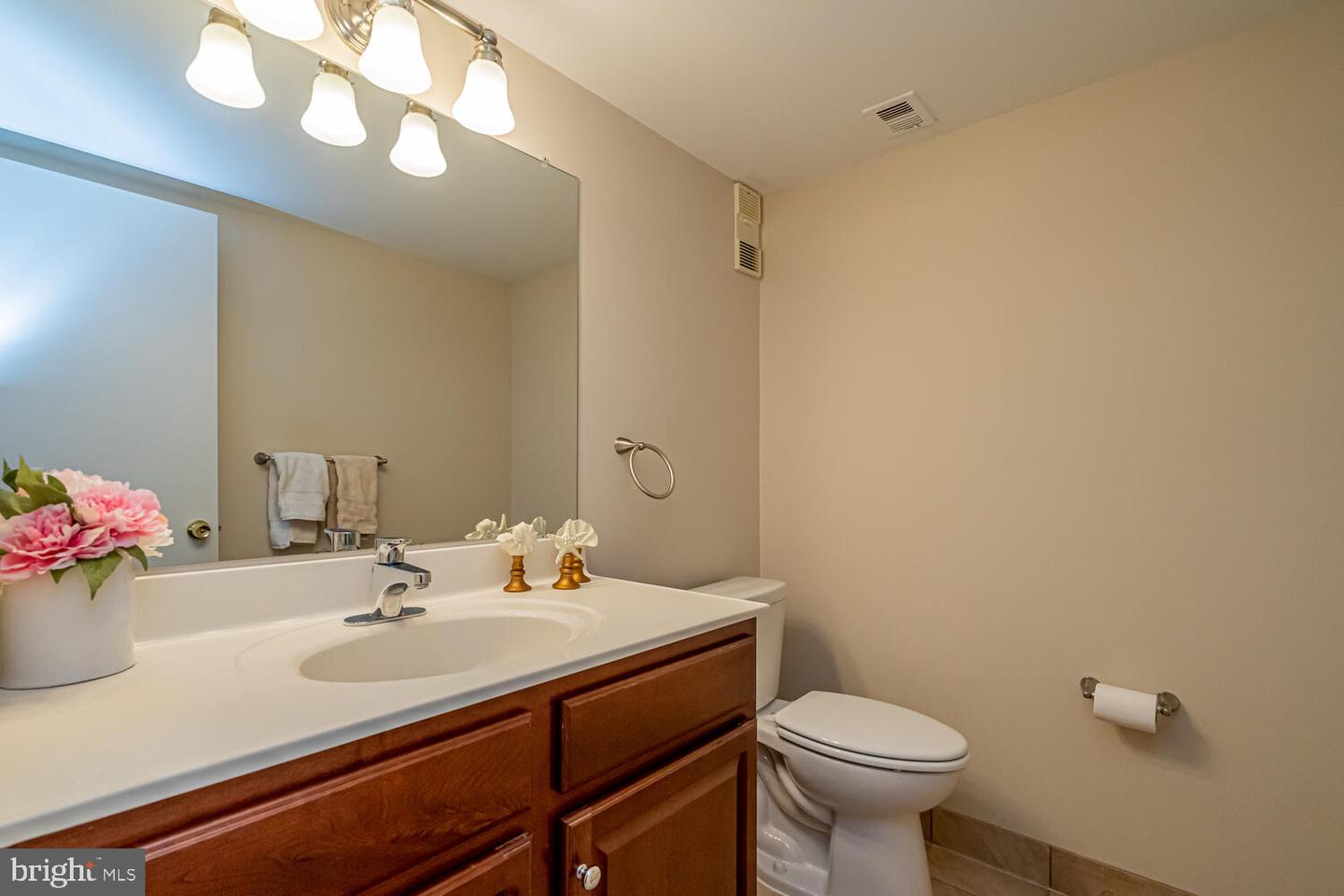 3713 S GEORGE MASON DR #305, FALLS CHURCH, Virginia 22041, 3 Bedrooms Bedrooms, ,2 BathroomsBathrooms,Residential,For sale,3713 S GEORGE MASON DR #305,VAFX2293080 MLS # VAFX2293080