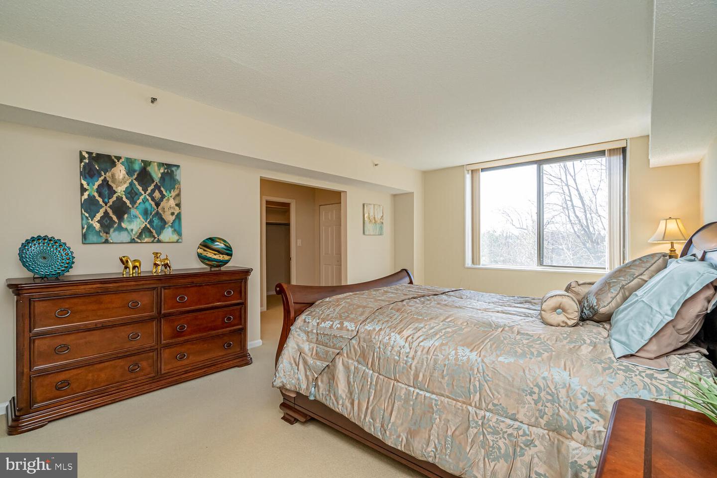 3713 S GEORGE MASON DR #305, FALLS CHURCH, Virginia 22041, 3 Bedrooms Bedrooms, ,2 BathroomsBathrooms,Residential,For sale,3713 S GEORGE MASON DR #305,VAFX2293080 MLS # VAFX2293080