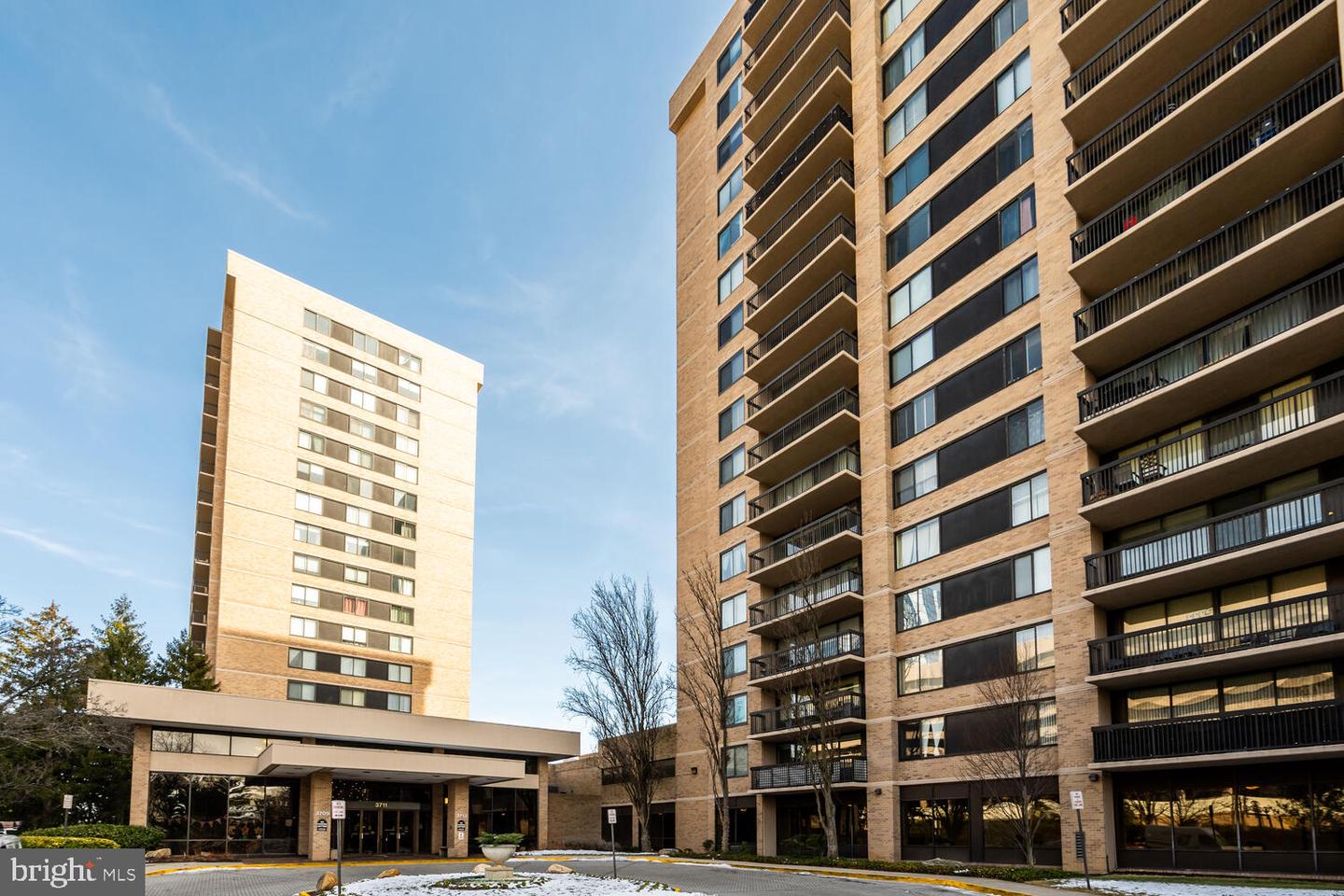 3713 S GEORGE MASON DR #305, FALLS CHURCH, Virginia 22041, 3 Bedrooms Bedrooms, ,2 BathroomsBathrooms,Residential,For sale,3713 S GEORGE MASON DR #305,VAFX2293080 MLS # VAFX2293080