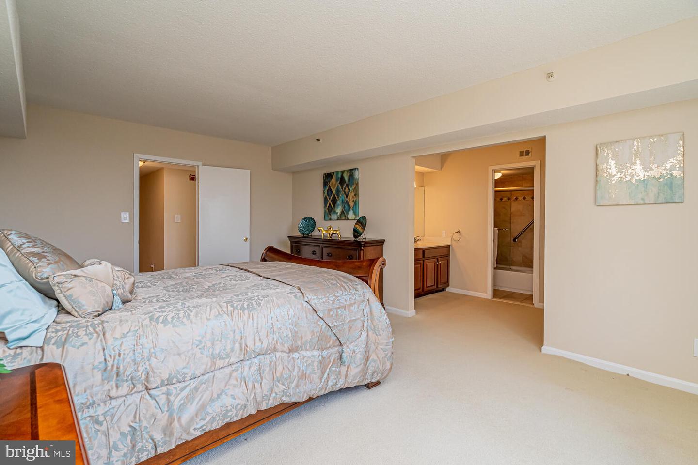 3713 S GEORGE MASON DR #305, FALLS CHURCH, Virginia 22041, 3 Bedrooms Bedrooms, ,2 BathroomsBathrooms,Residential,For sale,3713 S GEORGE MASON DR #305,VAFX2293080 MLS # VAFX2293080