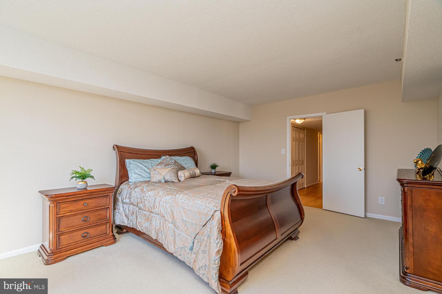 3713 S GEORGE MASON DR #305, FALLS CHURCH, Virginia 22041, 3 Bedrooms Bedrooms, ,2 BathroomsBathrooms,Residential,For sale,3713 S GEORGE MASON DR #305,VAFX2293080 MLS # VAFX2293080