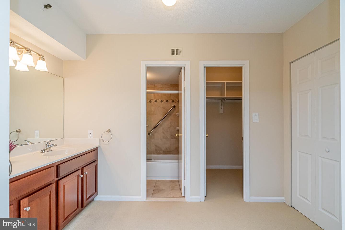 3713 S GEORGE MASON DR #305, FALLS CHURCH, Virginia 22041, 3 Bedrooms Bedrooms, ,2 BathroomsBathrooms,Residential,For sale,3713 S GEORGE MASON DR #305,VAFX2293080 MLS # VAFX2293080