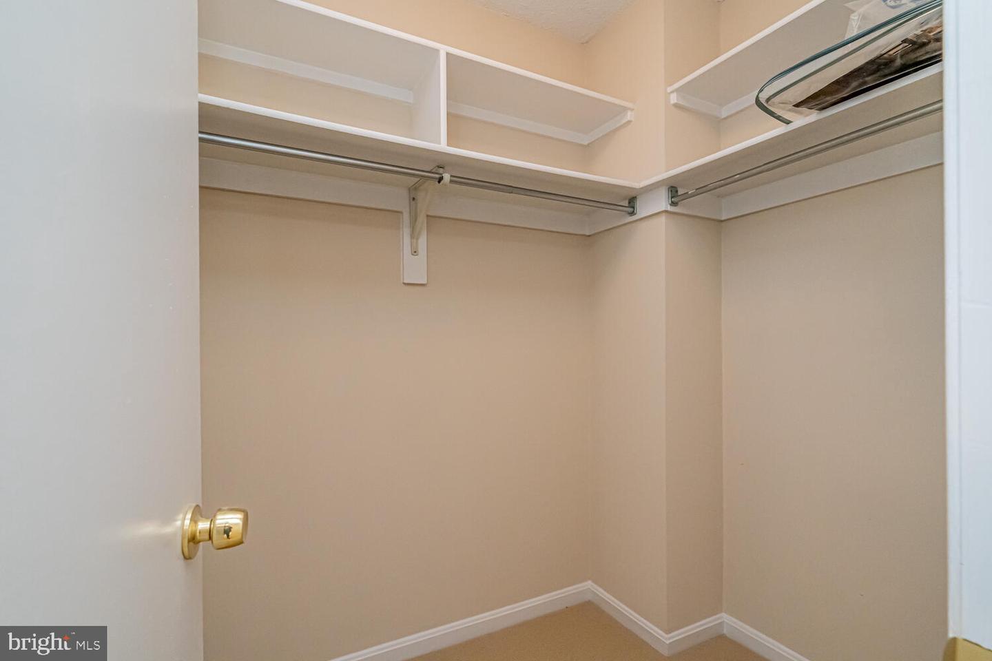 3713 S GEORGE MASON DR #305, FALLS CHURCH, Virginia 22041, 3 Bedrooms Bedrooms, ,2 BathroomsBathrooms,Residential,For sale,3713 S GEORGE MASON DR #305,VAFX2293080 MLS # VAFX2293080