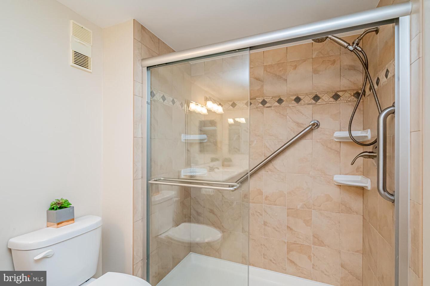 3713 S GEORGE MASON DR #305, FALLS CHURCH, Virginia 22041, 3 Bedrooms Bedrooms, ,2 BathroomsBathrooms,Residential,For sale,3713 S GEORGE MASON DR #305,VAFX2293080 MLS # VAFX2293080