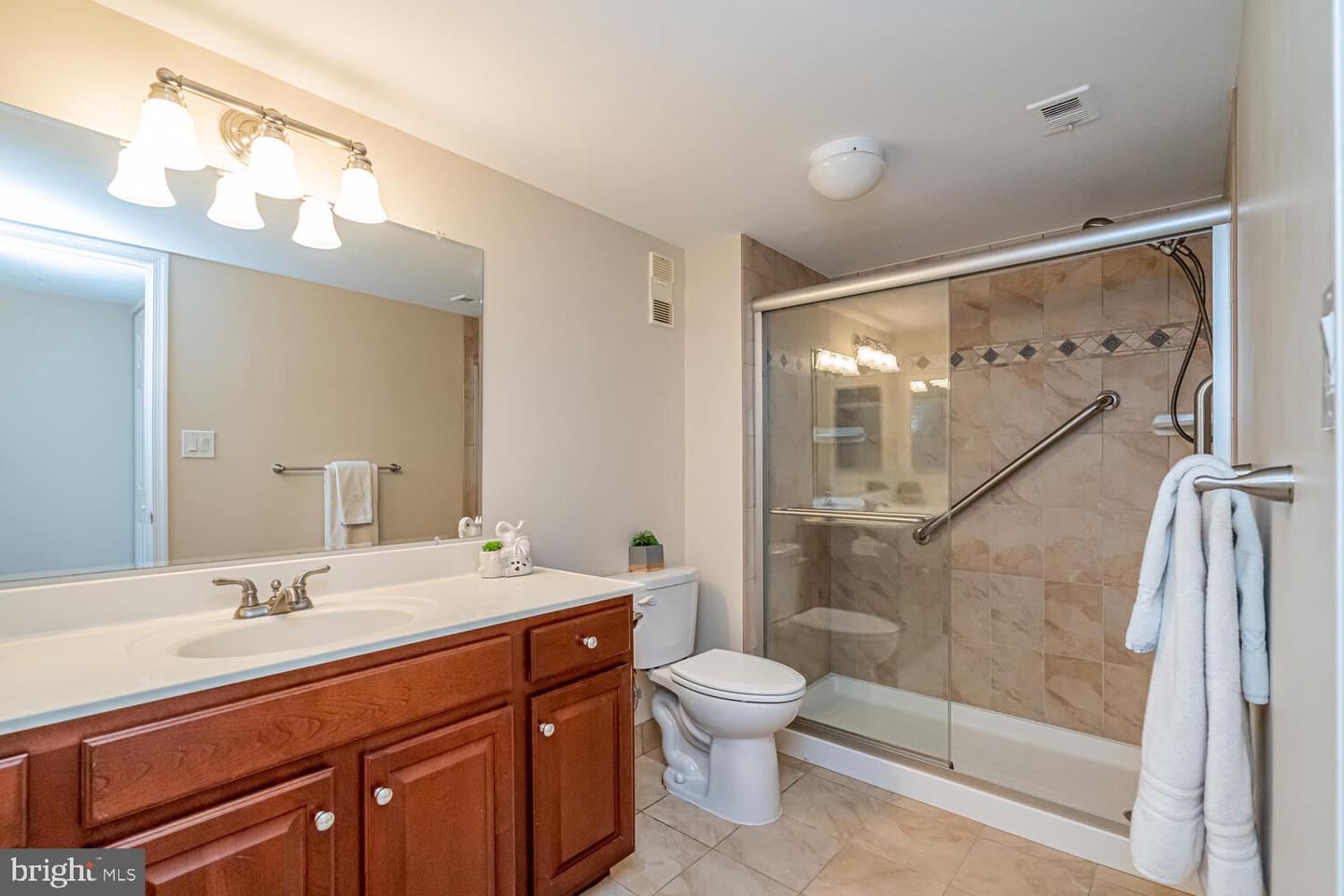 3713 S GEORGE MASON DR #305, FALLS CHURCH, Virginia 22041, 3 Bedrooms Bedrooms, ,2 BathroomsBathrooms,Residential,For sale,3713 S GEORGE MASON DR #305,VAFX2293080 MLS # VAFX2293080