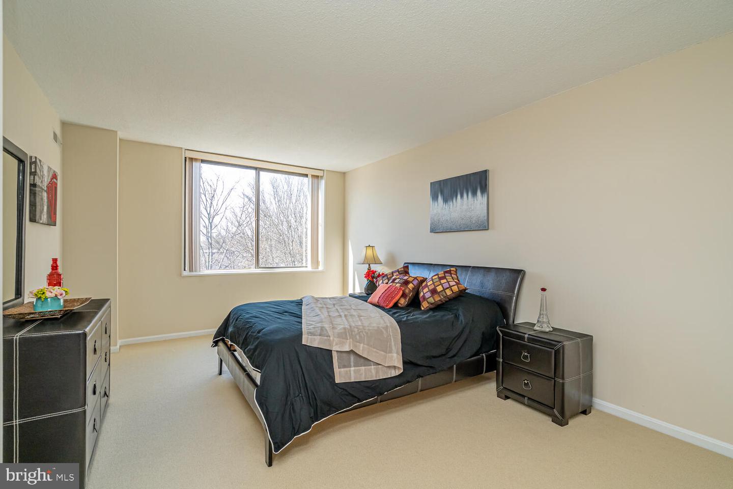 3713 S GEORGE MASON DR #305, FALLS CHURCH, Virginia 22041, 3 Bedrooms Bedrooms, ,2 BathroomsBathrooms,Residential,For sale,3713 S GEORGE MASON DR #305,VAFX2293080 MLS # VAFX2293080