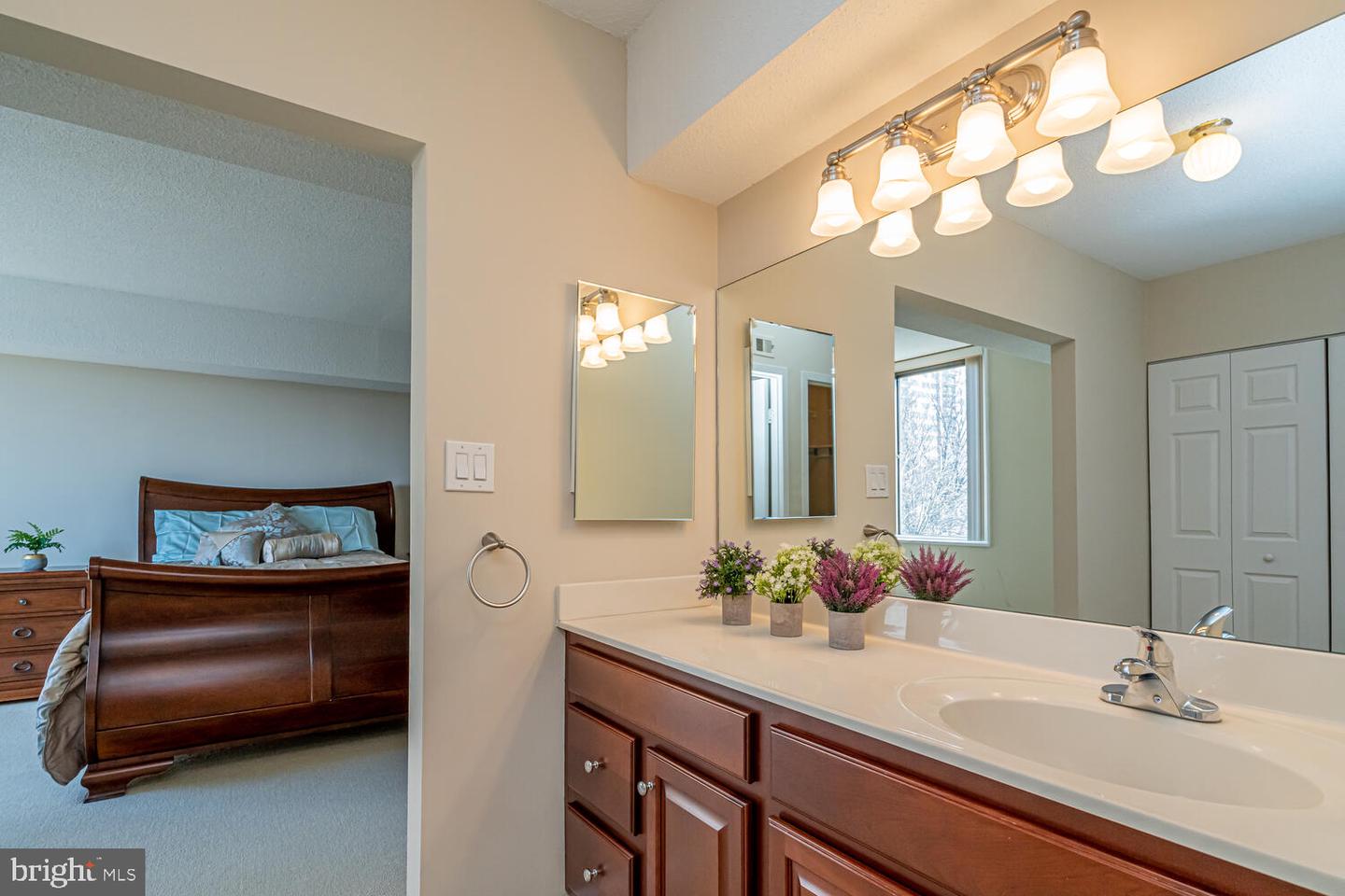 3713 S GEORGE MASON DR #305, FALLS CHURCH, Virginia 22041, 3 Bedrooms Bedrooms, ,2 BathroomsBathrooms,Residential,For sale,3713 S GEORGE MASON DR #305,VAFX2293080 MLS # VAFX2293080