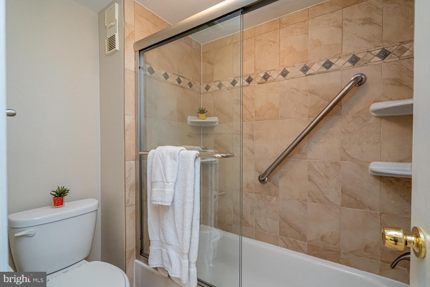 3713 S GEORGE MASON DR #305, FALLS CHURCH, Virginia 22041, 3 Bedrooms Bedrooms, ,2 BathroomsBathrooms,Residential,For sale,3713 S GEORGE MASON DR #305,VAFX2293080 MLS # VAFX2293080