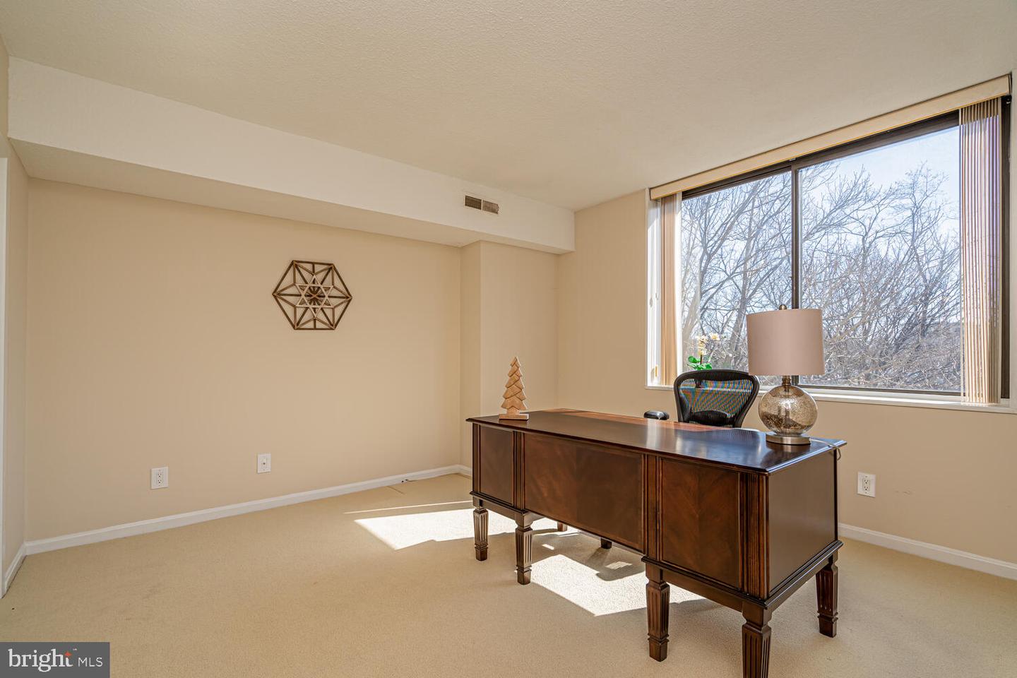 3713 S GEORGE MASON DR #305, FALLS CHURCH, Virginia 22041, 3 Bedrooms Bedrooms, ,2 BathroomsBathrooms,Residential,For sale,3713 S GEORGE MASON DR #305,VAFX2293080 MLS # VAFX2293080