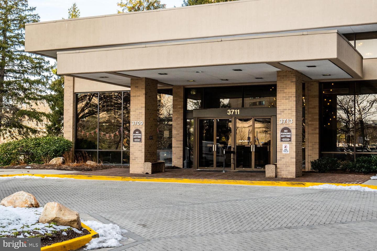 3713 S GEORGE MASON DR #305, FALLS CHURCH, Virginia 22041, 3 Bedrooms Bedrooms, ,2 BathroomsBathrooms,Residential,For sale,3713 S GEORGE MASON DR #305,VAFX2293080 MLS # VAFX2293080