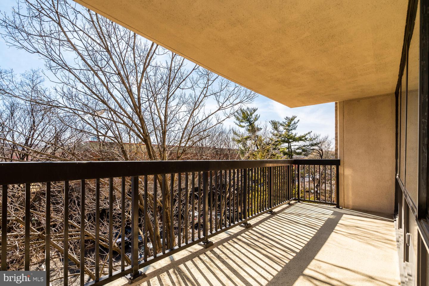 3713 S GEORGE MASON DR #305, FALLS CHURCH, Virginia 22041, 3 Bedrooms Bedrooms, ,2 BathroomsBathrooms,Residential,For sale,3713 S GEORGE MASON DR #305,VAFX2293080 MLS # VAFX2293080