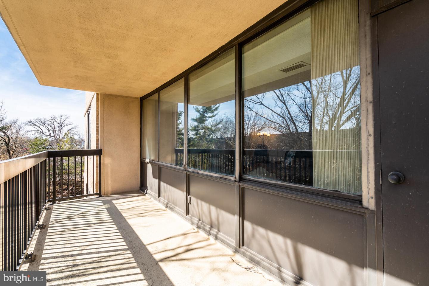 3713 S GEORGE MASON DR #305, FALLS CHURCH, Virginia 22041, 3 Bedrooms Bedrooms, ,2 BathroomsBathrooms,Residential,For sale,3713 S GEORGE MASON DR #305,VAFX2293080 MLS # VAFX2293080