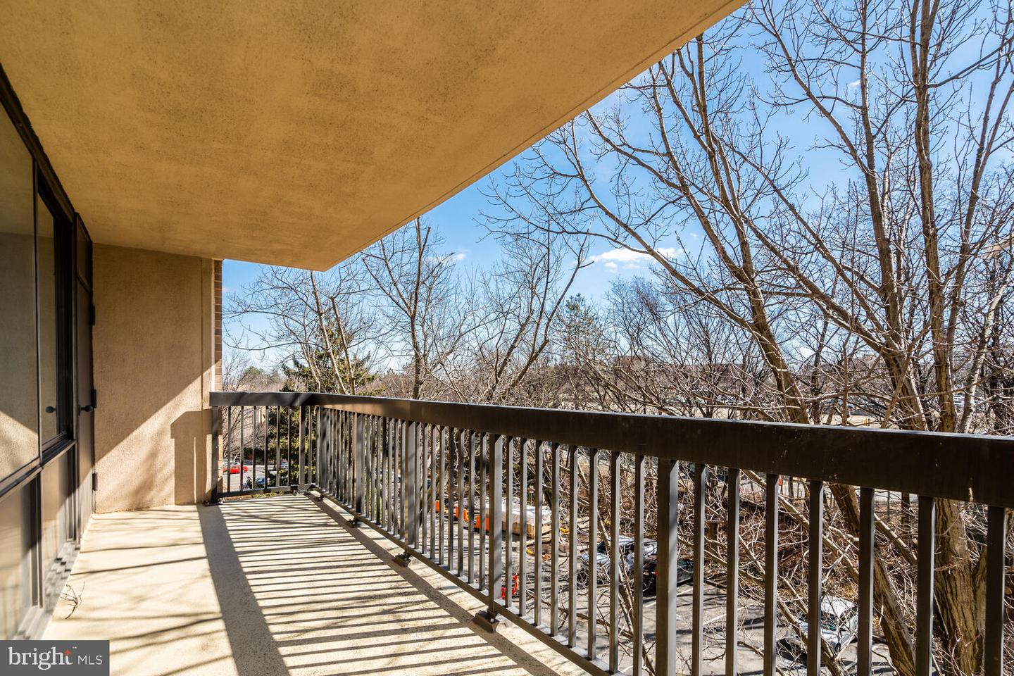 3713 S GEORGE MASON DR #305, FALLS CHURCH, Virginia 22041, 3 Bedrooms Bedrooms, ,2 BathroomsBathrooms,Residential,For sale,3713 S GEORGE MASON DR #305,VAFX2293080 MLS # VAFX2293080