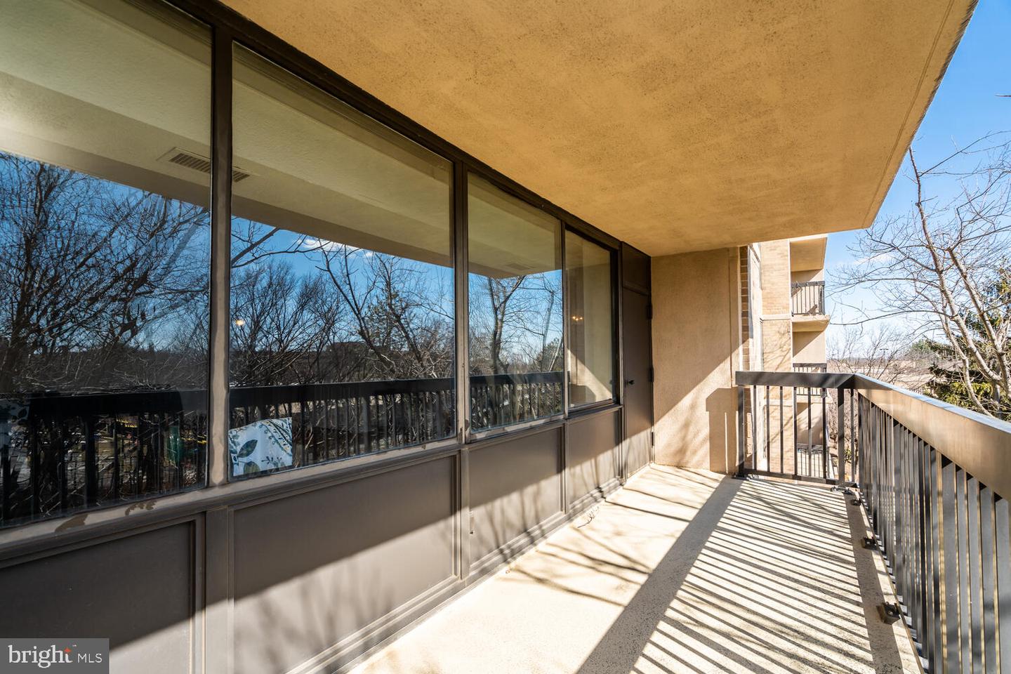 3713 S GEORGE MASON DR #305, FALLS CHURCH, Virginia 22041, 3 Bedrooms Bedrooms, ,2 BathroomsBathrooms,Residential,For sale,3713 S GEORGE MASON DR #305,VAFX2293080 MLS # VAFX2293080