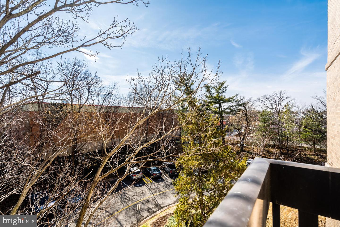 3713 S GEORGE MASON DR #305, FALLS CHURCH, Virginia 22041, 3 Bedrooms Bedrooms, ,2 BathroomsBathrooms,Residential,For sale,3713 S GEORGE MASON DR #305,VAFX2293080 MLS # VAFX2293080