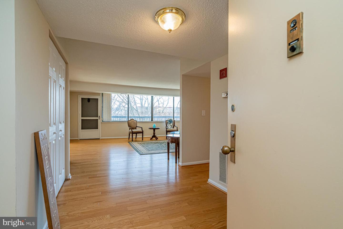 3713 S GEORGE MASON DR #305, FALLS CHURCH, Virginia 22041, 3 Bedrooms Bedrooms, ,2 BathroomsBathrooms,Residential,For sale,3713 S GEORGE MASON DR #305,VAFX2293080 MLS # VAFX2293080