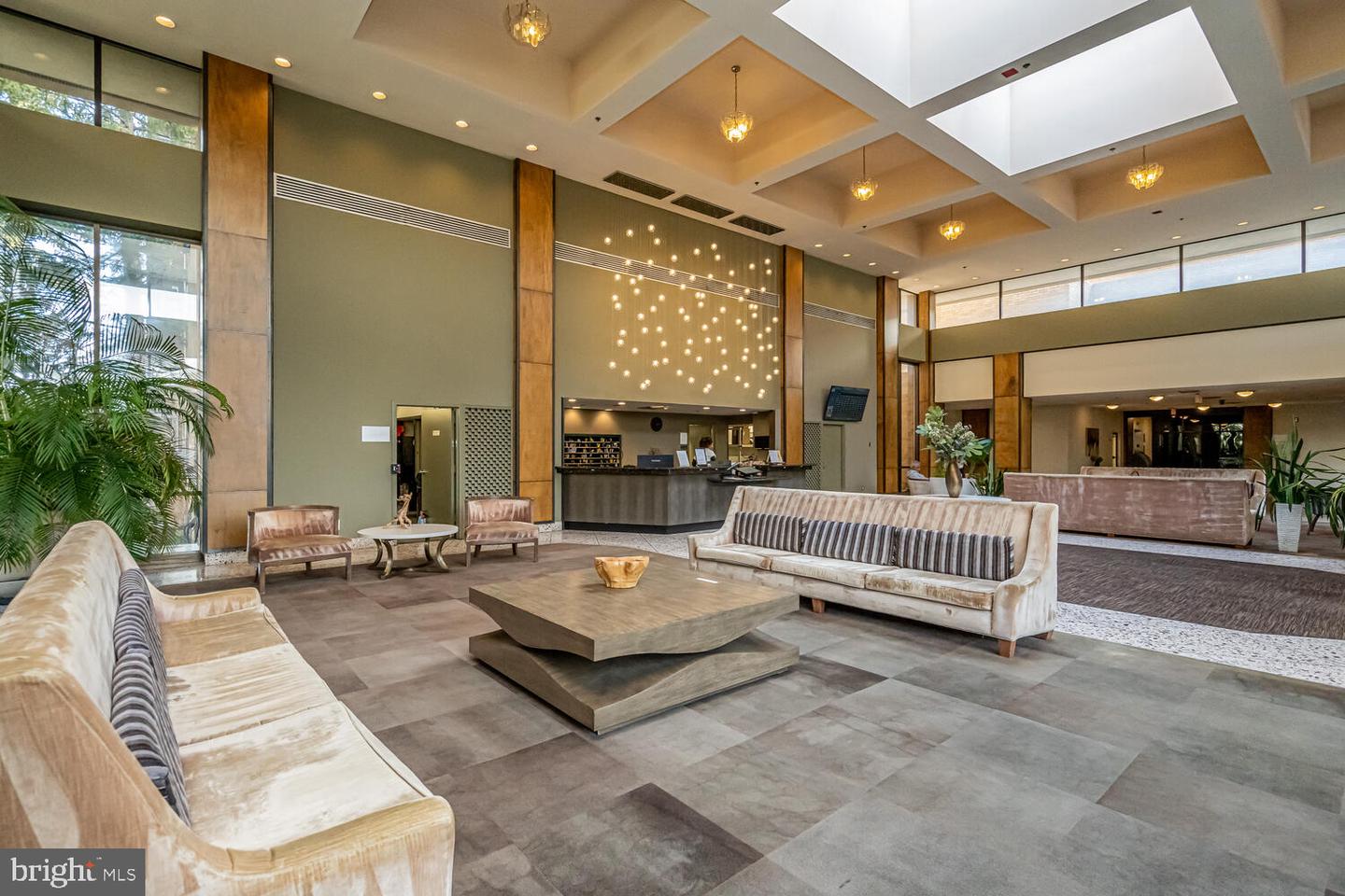 3713 S GEORGE MASON DR #305, FALLS CHURCH, Virginia 22041, 3 Bedrooms Bedrooms, ,2 BathroomsBathrooms,Residential,For sale,3713 S GEORGE MASON DR #305,VAFX2293080 MLS # VAFX2293080