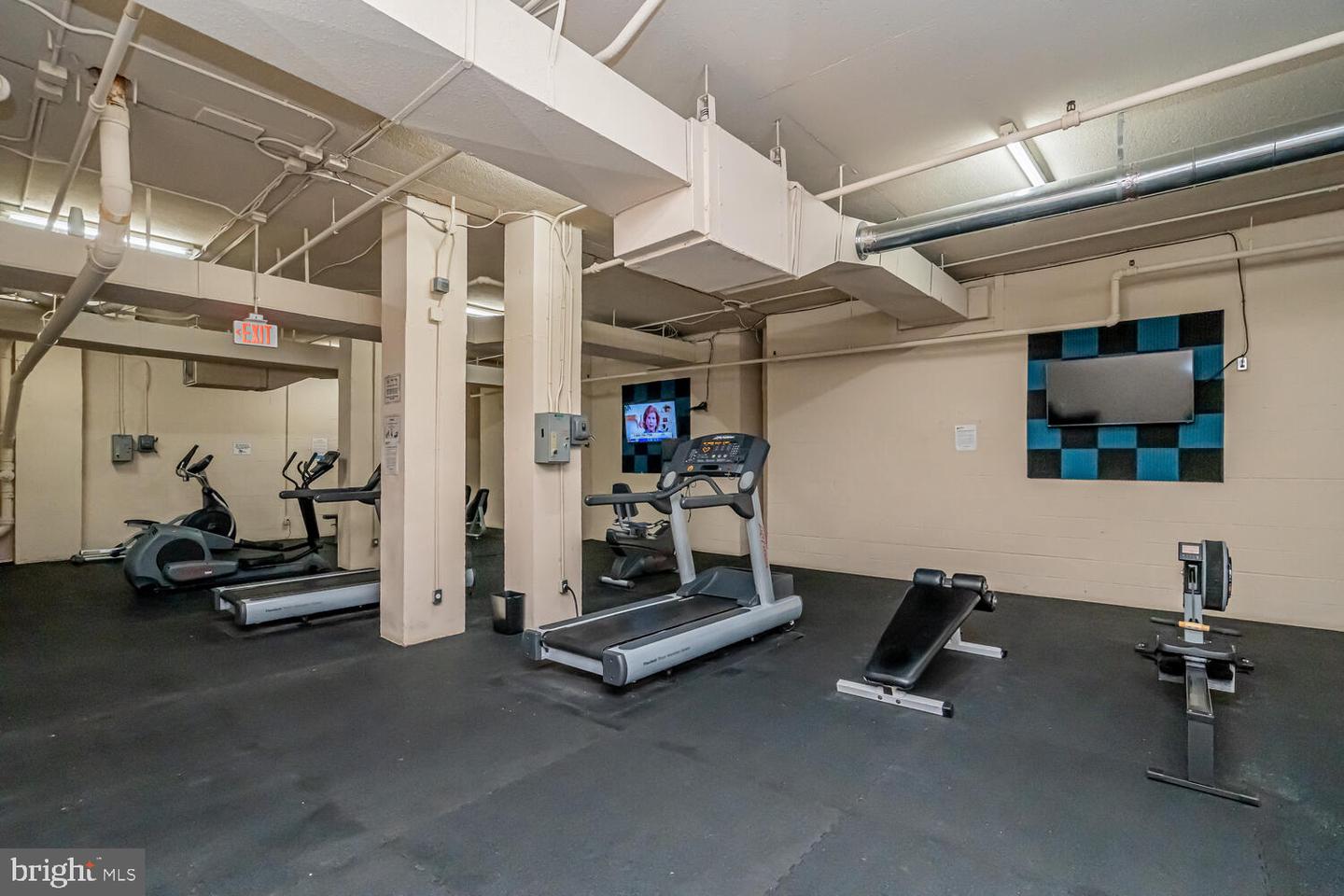 3713 S GEORGE MASON DR #305, FALLS CHURCH, Virginia 22041, 3 Bedrooms Bedrooms, ,2 BathroomsBathrooms,Residential,For sale,3713 S GEORGE MASON DR #305,VAFX2293080 MLS # VAFX2293080