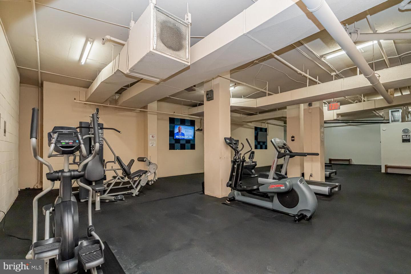 3713 S GEORGE MASON DR #305, FALLS CHURCH, Virginia 22041, 3 Bedrooms Bedrooms, ,2 BathroomsBathrooms,Residential,For sale,3713 S GEORGE MASON DR #305,VAFX2293080 MLS # VAFX2293080