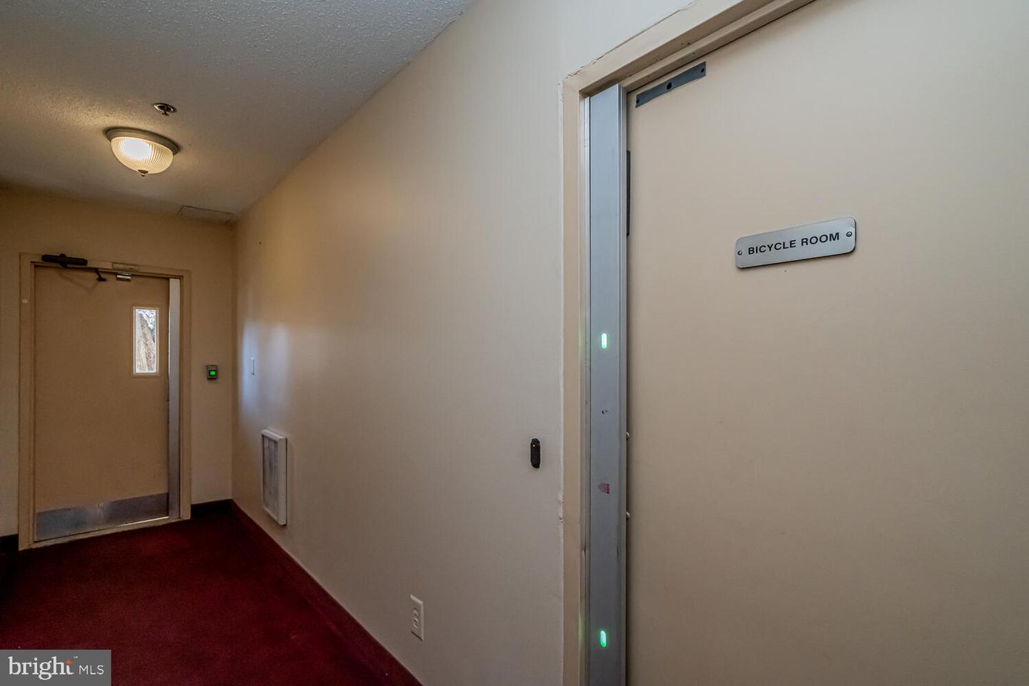 3713 S GEORGE MASON DR #305, FALLS CHURCH, Virginia 22041, 3 Bedrooms Bedrooms, ,2 BathroomsBathrooms,Residential,For sale,3713 S GEORGE MASON DR #305,VAFX2293080 MLS # VAFX2293080