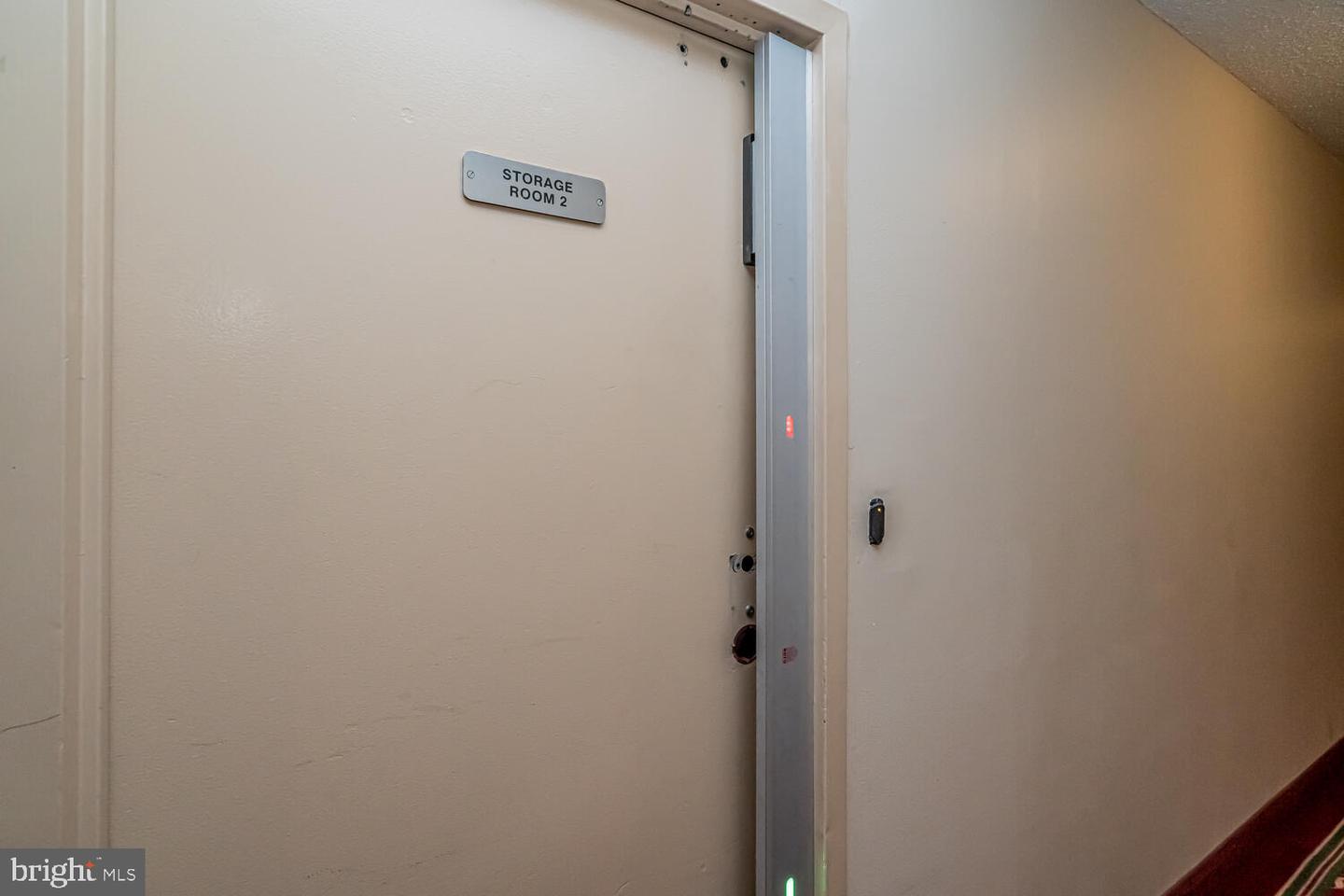 3713 S GEORGE MASON DR #305, FALLS CHURCH, Virginia 22041, 3 Bedrooms Bedrooms, ,2 BathroomsBathrooms,Residential,For sale,3713 S GEORGE MASON DR #305,VAFX2293080 MLS # VAFX2293080