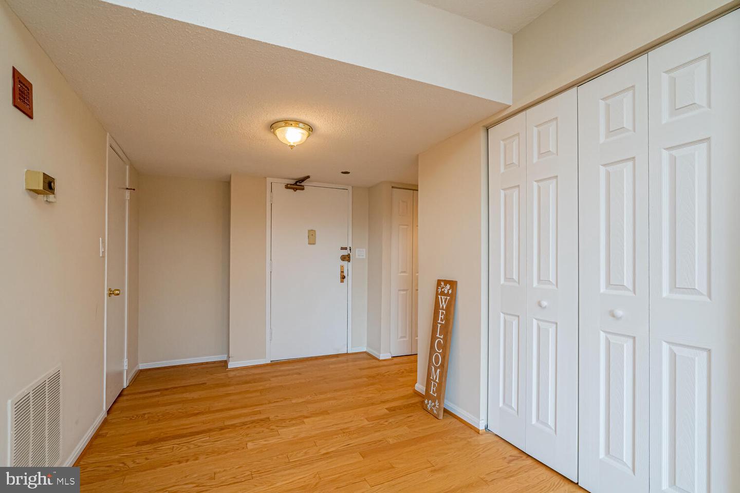 3713 S GEORGE MASON DR #305, FALLS CHURCH, Virginia 22041, 3 Bedrooms Bedrooms, ,2 BathroomsBathrooms,Residential,For sale,3713 S GEORGE MASON DR #305,VAFX2293080 MLS # VAFX2293080