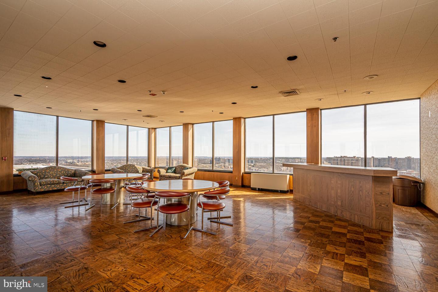 3713 S GEORGE MASON DR #305, FALLS CHURCH, Virginia 22041, 3 Bedrooms Bedrooms, ,2 BathroomsBathrooms,Residential,For sale,3713 S GEORGE MASON DR #305,VAFX2293080 MLS # VAFX2293080