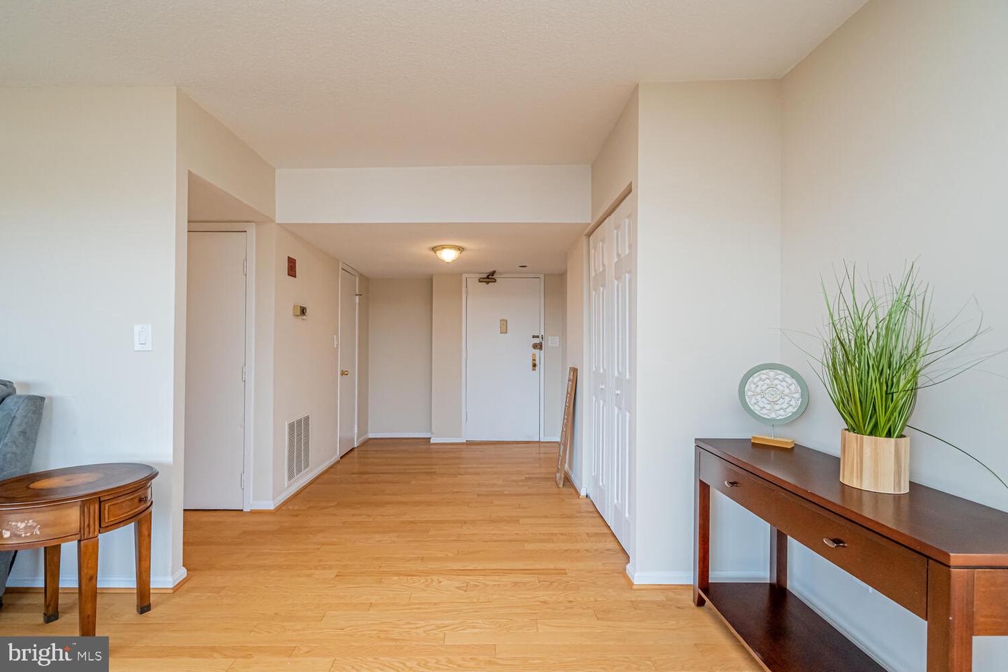 3713 S GEORGE MASON DR #305, FALLS CHURCH, Virginia 22041, 3 Bedrooms Bedrooms, ,2 BathroomsBathrooms,Residential,For sale,3713 S GEORGE MASON DR #305,VAFX2293080 MLS # VAFX2293080