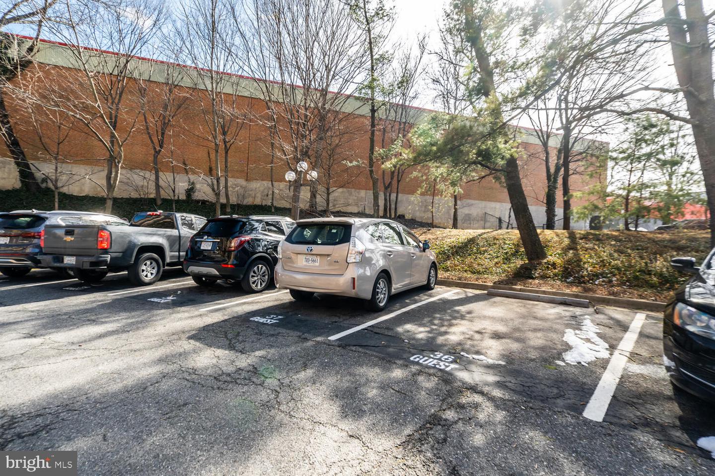 3713 S GEORGE MASON DR #305, FALLS CHURCH, Virginia 22041, 3 Bedrooms Bedrooms, ,2 BathroomsBathrooms,Residential,For sale,3713 S GEORGE MASON DR #305,VAFX2293080 MLS # VAFX2293080