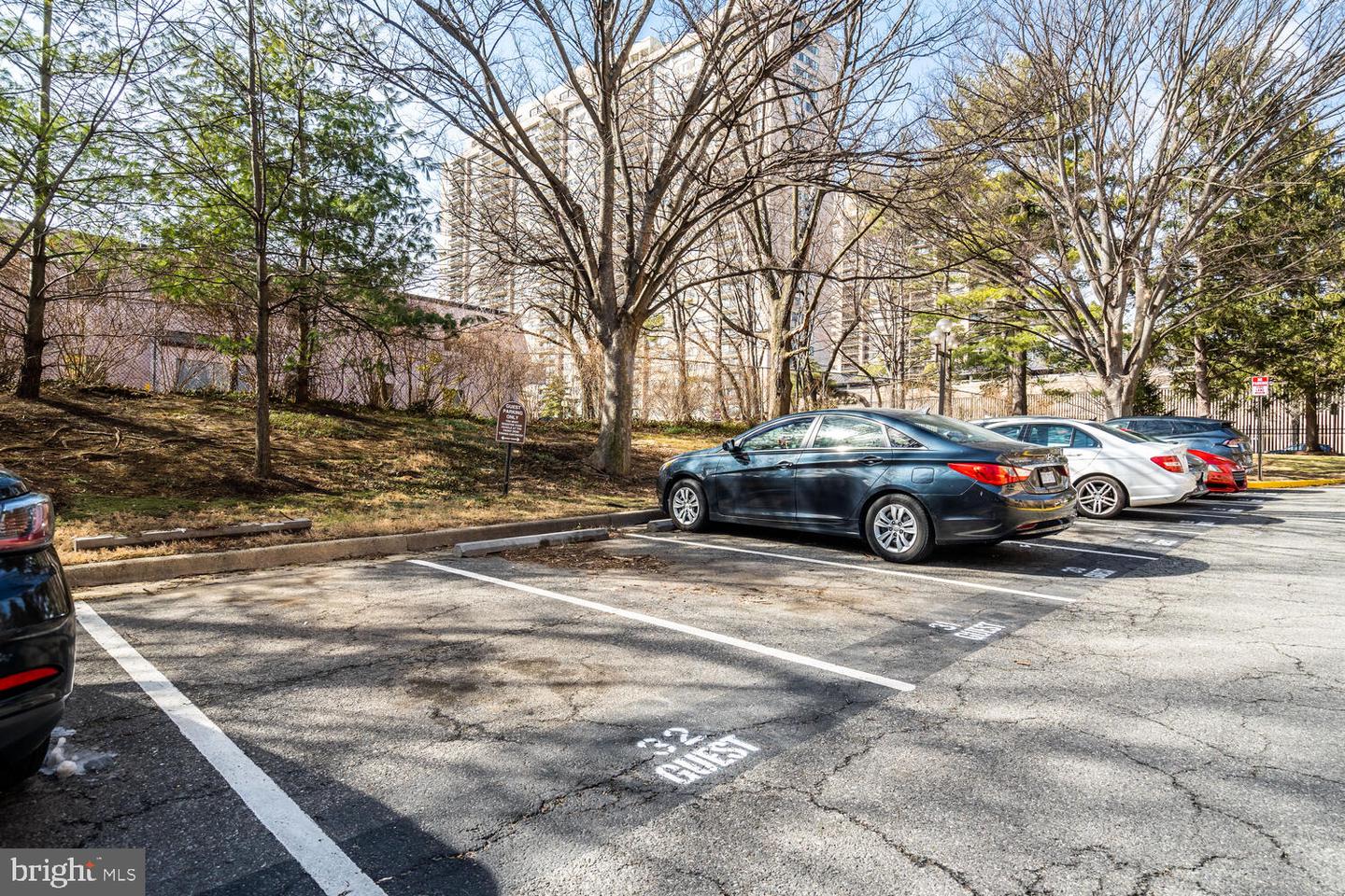 3713 S GEORGE MASON DR #305, FALLS CHURCH, Virginia 22041, 3 Bedrooms Bedrooms, ,2 BathroomsBathrooms,Residential,For sale,3713 S GEORGE MASON DR #305,VAFX2293080 MLS # VAFX2293080