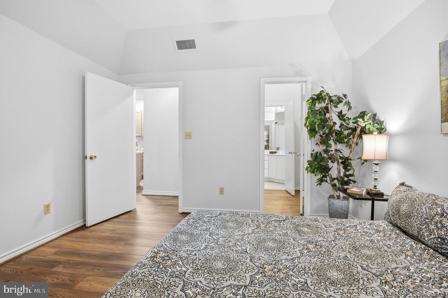 12155 PENDERVIEW TER #804, FAIRFAX, Virginia 22033, 2 Bedrooms Bedrooms, 4 Rooms Rooms,Residential,For sale,12155 PENDERVIEW TER #804,VAFX2293082 MLS # VAFX2293082