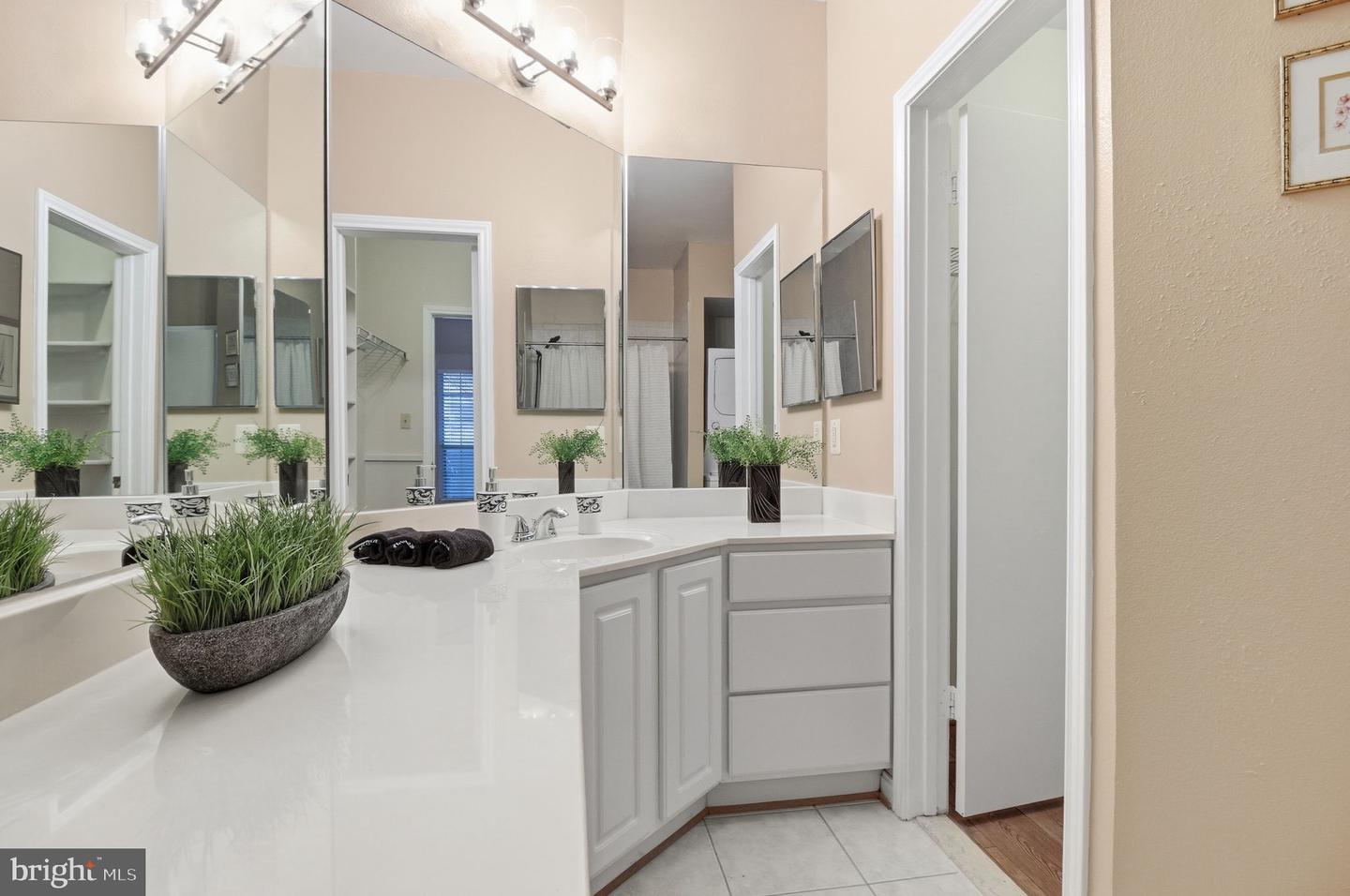 12155 PENDERVIEW TER #804, FAIRFAX, Virginia 22033, 2 Bedrooms Bedrooms, 4 Rooms Rooms,Residential,For sale,12155 PENDERVIEW TER #804,VAFX2293082 MLS # VAFX2293082