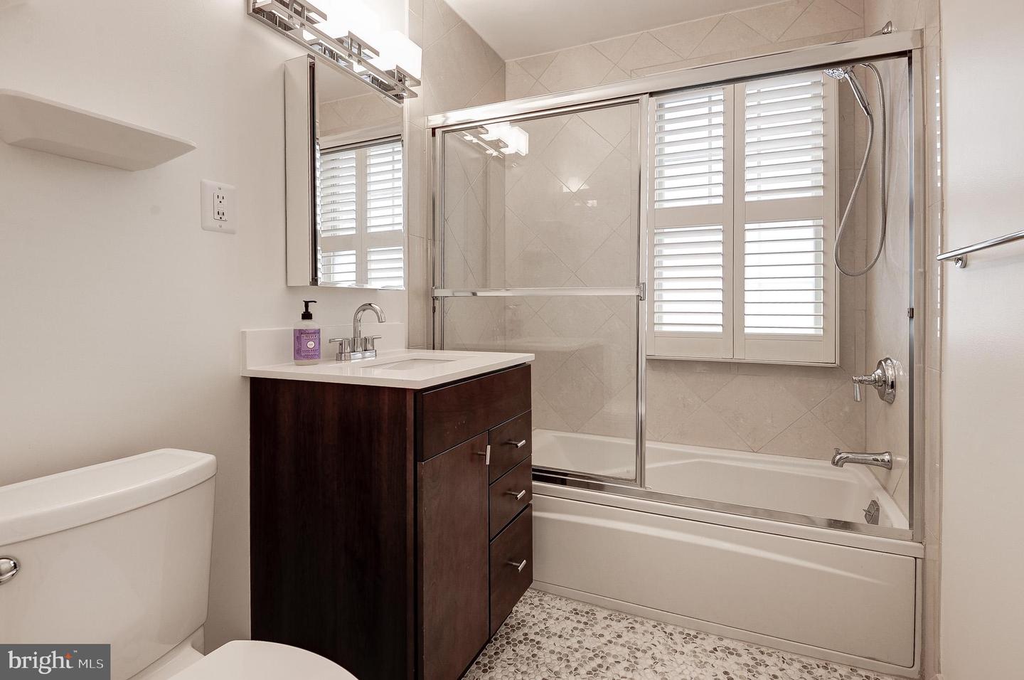 2509 ARLINGTON BLVD #301, ARLINGTON, Virginia 22201, 2 Bedrooms Bedrooms, ,1 BathroomBathrooms,Residential,For sale,2509 ARLINGTON BLVD #301,VAAR2069374 MLS # VAAR2069374