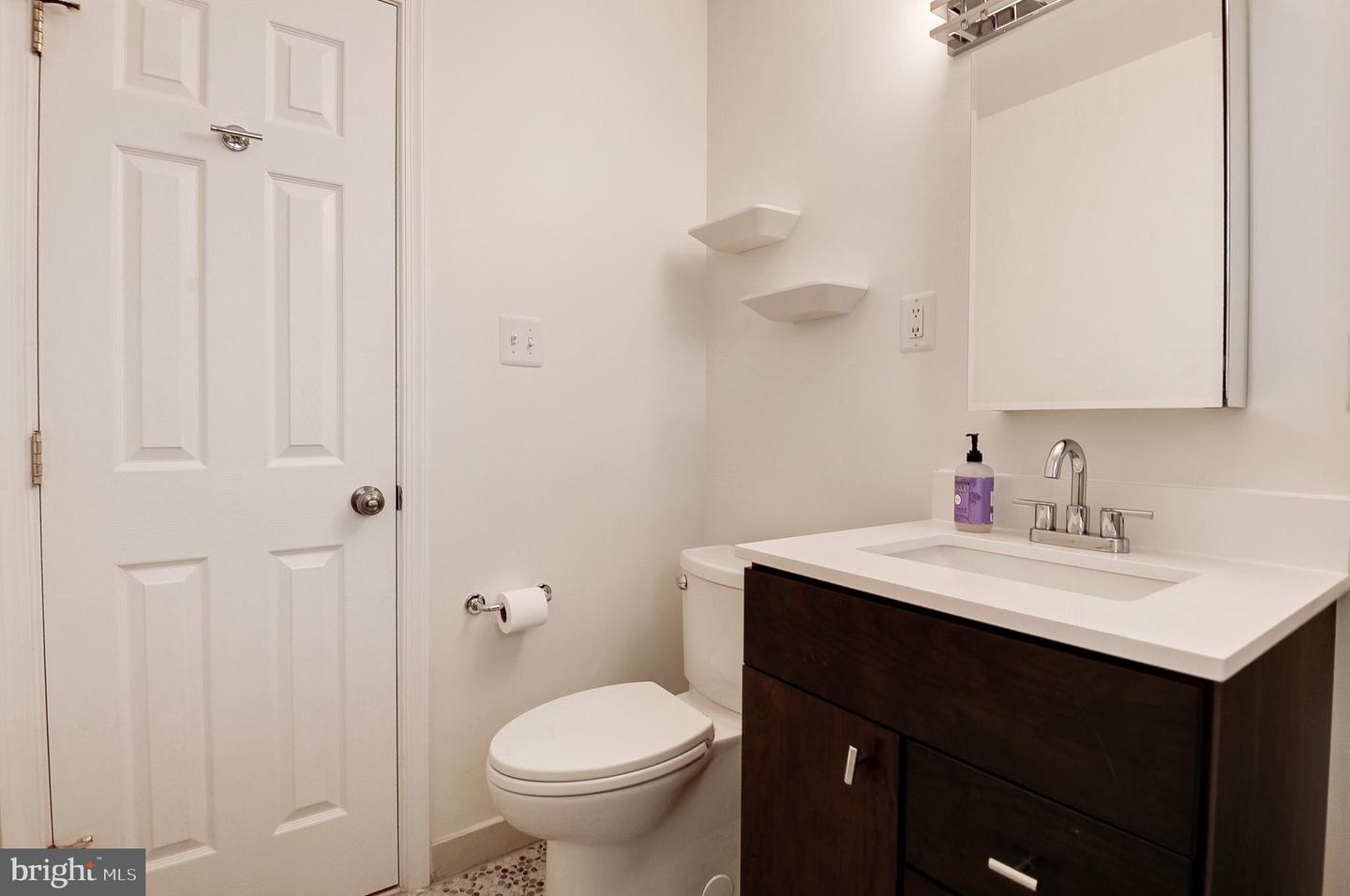 2509 ARLINGTON BLVD #301, ARLINGTON, Virginia 22201, 2 Bedrooms Bedrooms, ,1 BathroomBathrooms,Residential,For sale,2509 ARLINGTON BLVD #301,VAAR2069374 MLS # VAAR2069374