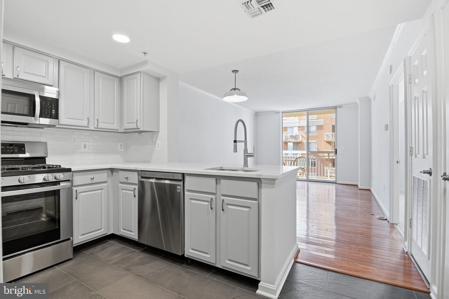 3830 9TH ST N #607E, ARLINGTON, Virginia 22203, 1 Bedroom Bedrooms, ,1 BathroomBathrooms,Residential,For sale,3830 9TH ST N #607E,VAAR2069380 MLS # VAAR2069380