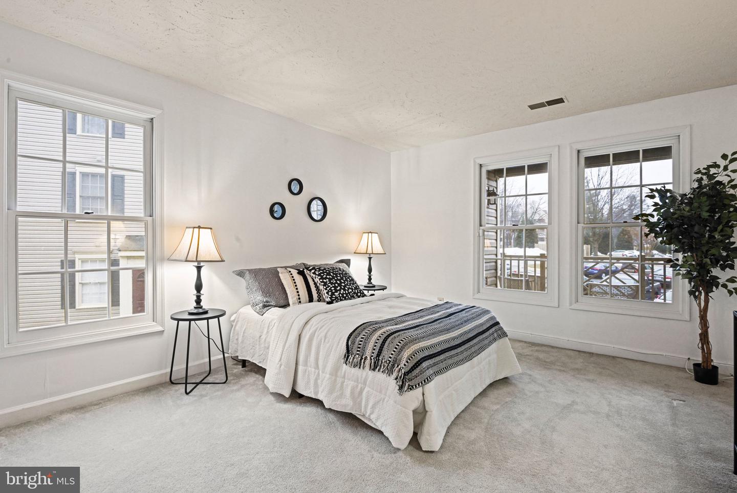 12003 RIDGE KNOLL DRIVE #9, FAIRFAX, Virginia 22033, 2 Bedrooms Bedrooms, ,2 BathroomsBathrooms,Residential,For sale,12003 RIDGE KNOLL DRIVE #9,VAFX2293110 MLS # VAFX2293110