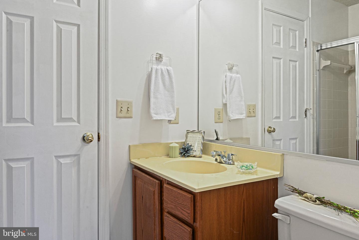 12003 RIDGE KNOLL DRIVE #9, FAIRFAX, Virginia 22033, 2 Bedrooms Bedrooms, ,2 BathroomsBathrooms,Residential,For sale,12003 RIDGE KNOLL DRIVE #9,VAFX2293110 MLS # VAFX2293110