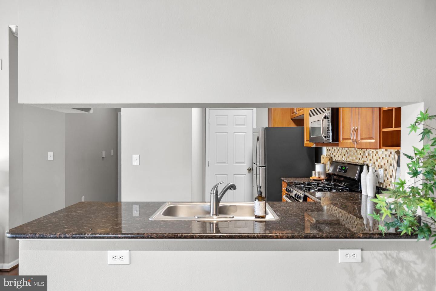 4415 WEATHERINGTON LN #402, FAIRFAX, Virginia 22030, 2 Bedrooms Bedrooms, ,2 BathroomsBathrooms,Residential,For sale,4415 WEATHERINGTON LN #402,VAFX2293186 MLS # VAFX2293186