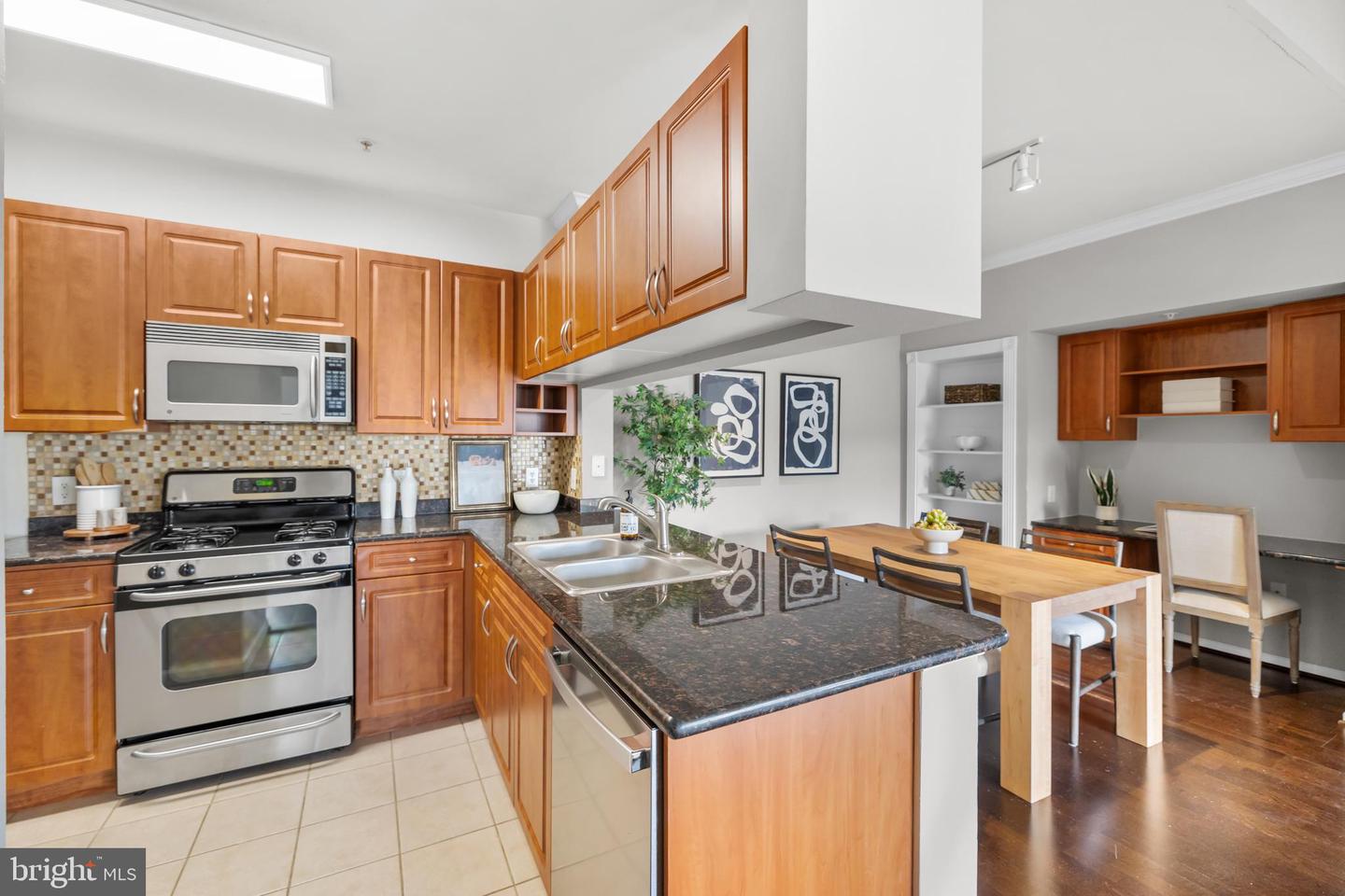 4415 WEATHERINGTON LN #402, FAIRFAX, Virginia 22030, 2 Bedrooms Bedrooms, ,2 BathroomsBathrooms,Residential,For sale,4415 WEATHERINGTON LN #402,VAFX2293186 MLS # VAFX2293186