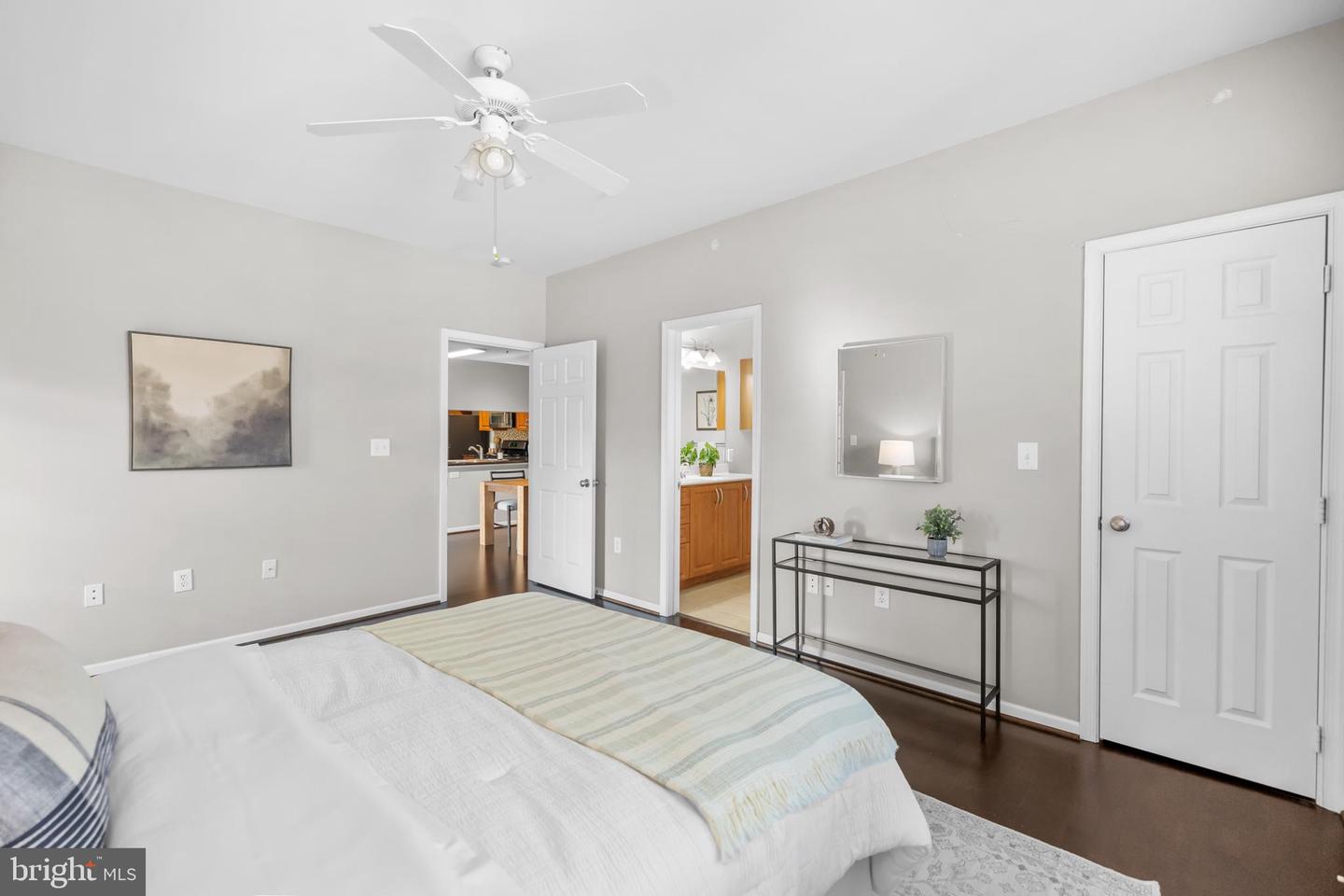 4415 WEATHERINGTON LN #402, FAIRFAX, Virginia 22030, 2 Bedrooms Bedrooms, ,2 BathroomsBathrooms,Residential,For sale,4415 WEATHERINGTON LN #402,VAFX2293186 MLS # VAFX2293186