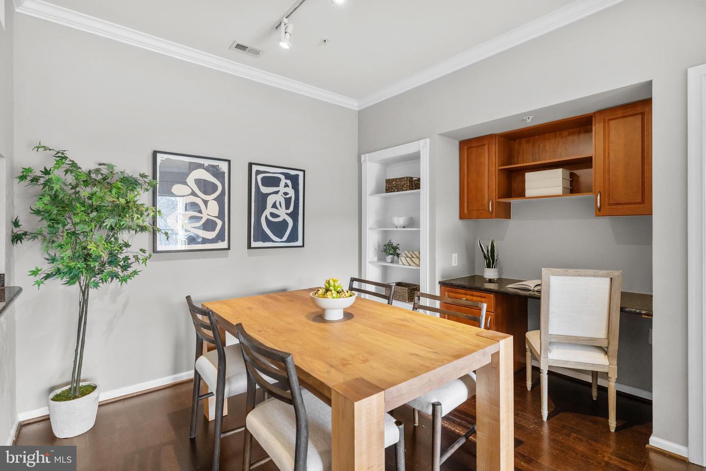 4415 WEATHERINGTON LN #402, FAIRFAX, Virginia 22030, 2 Bedrooms Bedrooms, ,2 BathroomsBathrooms,Residential,For sale,4415 WEATHERINGTON LN #402,VAFX2293186 MLS # VAFX2293186