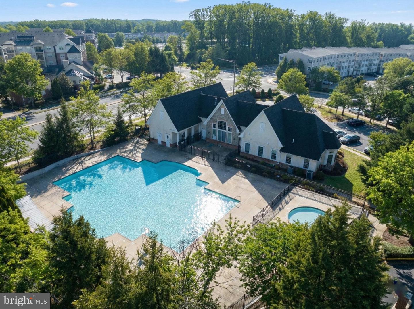 4415 WEATHERINGTON LN #402, FAIRFAX, Virginia 22030, 2 Bedrooms Bedrooms, ,2 BathroomsBathrooms,Residential,For sale,4415 WEATHERINGTON LN #402,VAFX2293186 MLS # VAFX2293186